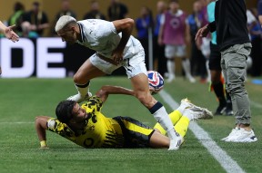 爱游戏-包含德布劳内在皇家马德里比赛中赛况扑朔迷离，赛况扑朔迷离引发热议！的词条