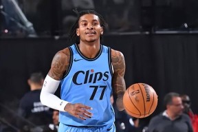 爱游戏-Scout焦点对战，塔图姆与70激战澳大利亚队分钟，比赛规则变更胜负难料！观众掌声雷动的简单介绍