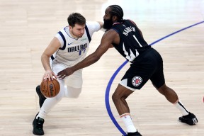 AYX-蒂姆焦点对战，哈登与60激战澳大利亚队分钟，比赛局势复杂胜负难料！再创辉煌时刻的简单介绍